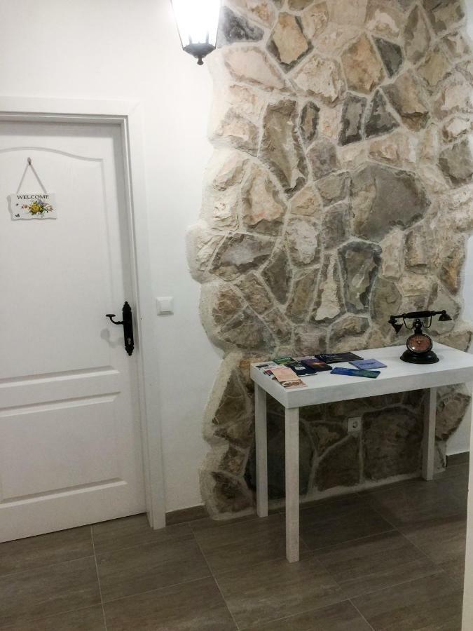 Apartments Pomestak Pomena Extérieur photo